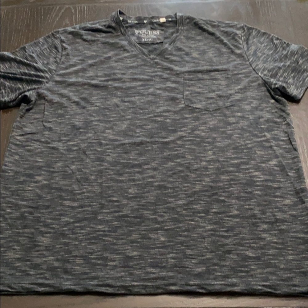 Men’s guess v-neck tee